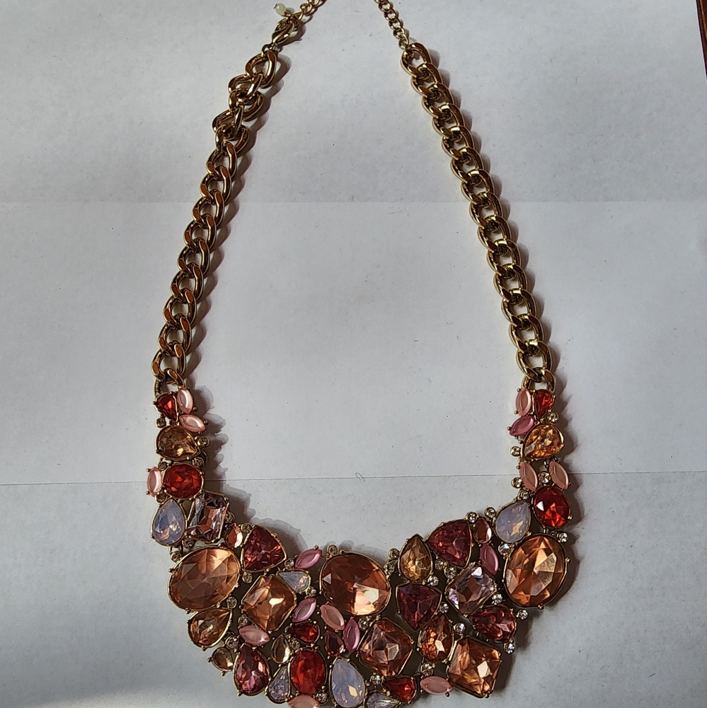 Elegant Gold and Pink Statement Necklace